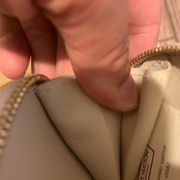 Limited edition Louis Vuitton heart coin purse - Picture 5 of 6